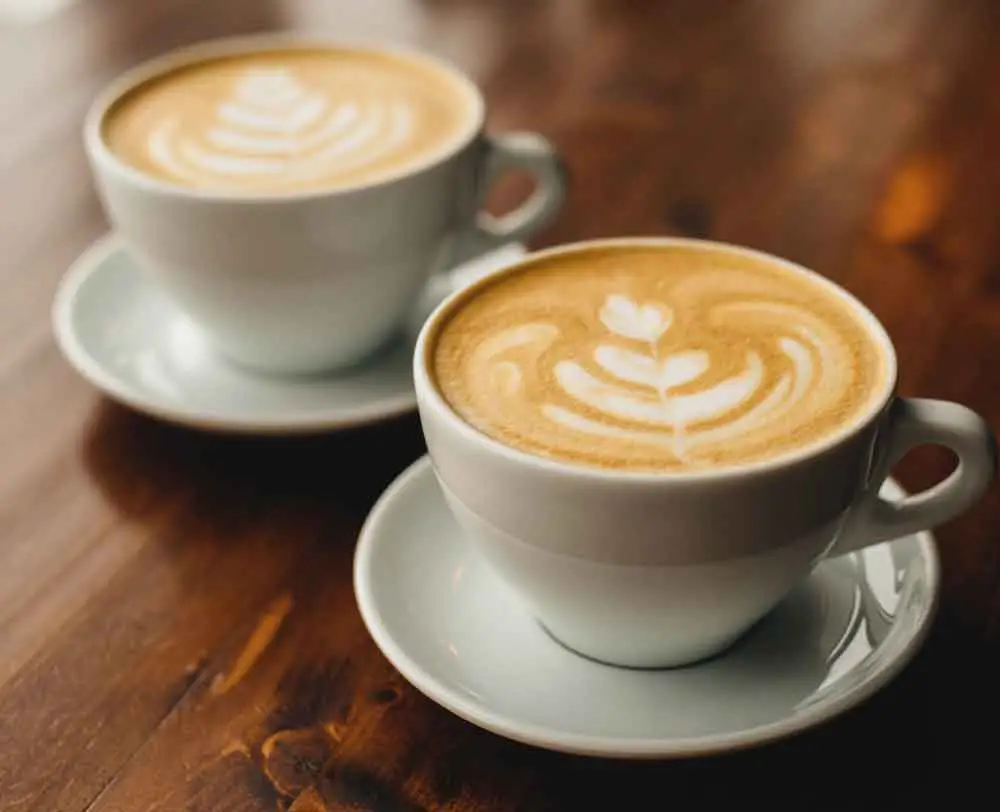 Zwei Tassen Cappuccino in der Daylounge. © Anna, stock.adobe.com